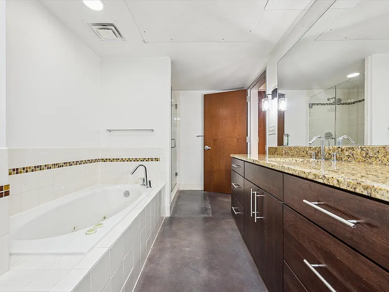 800 Brazos St #1002 — Photo 10