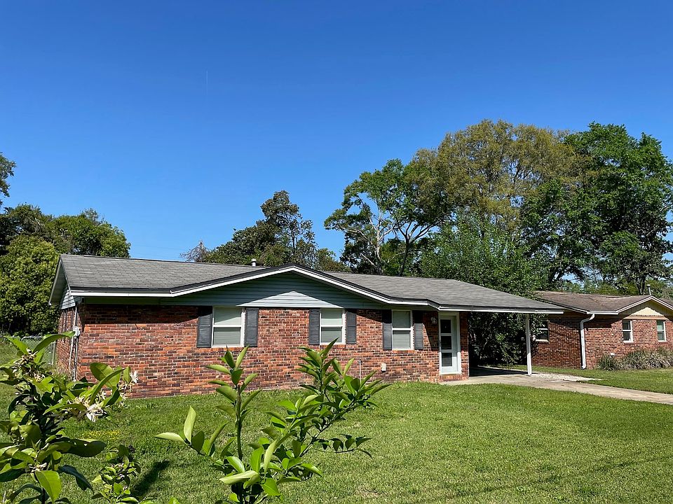 1st image of 320 Lancaster Dr