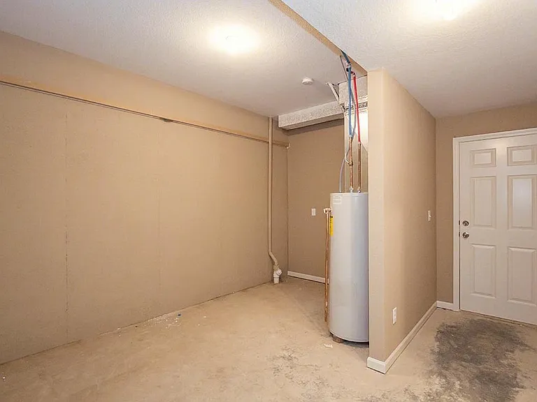 Parkway Oaks Townhomes and Duplexes — Photo 19