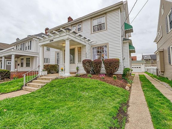 2nd image of 1087 Summit Ave