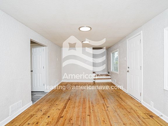 557246_003_living_room_13935866.jpg