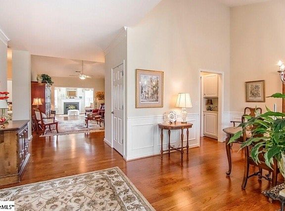 4th image of 120 Wild Thorn Ln