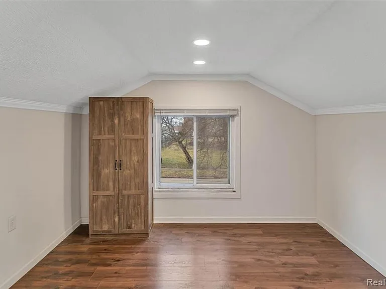 20830 Westview Ave — Photo 11