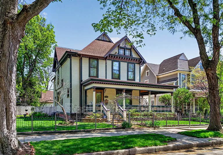 1507 Broadway St — Photo 3