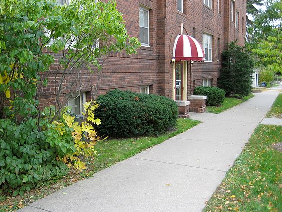 5th image of 894 Saint Clair Ave APT 202