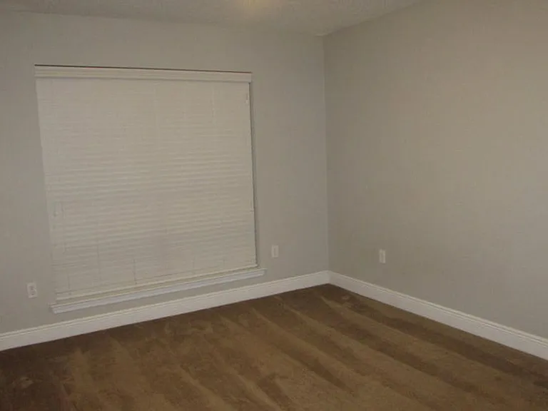 14597 Bruce Cv S — Photo 17