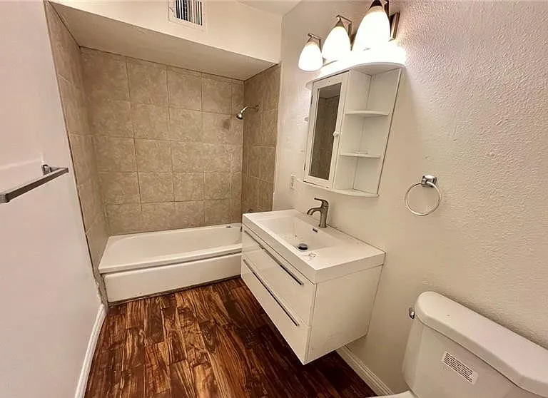 581 Northrop Ave #1 — Photo 6