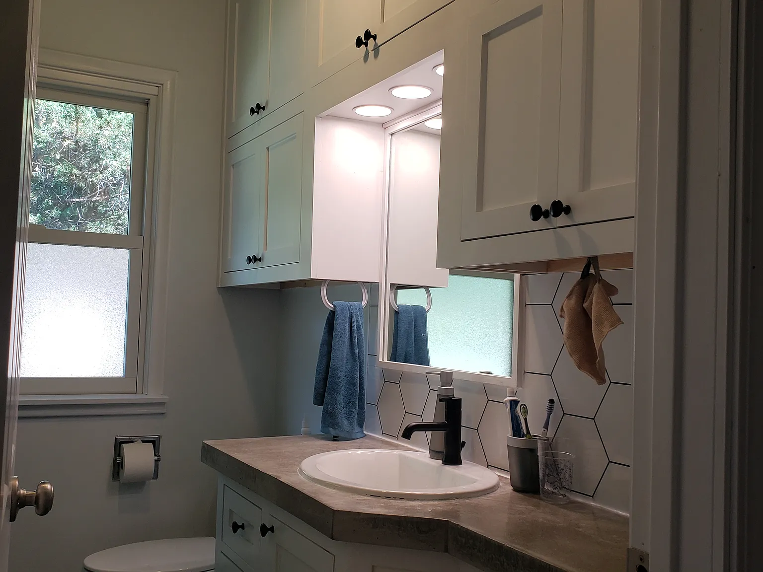 3 bed, 1408 sqft, $2,100 — Photo 4