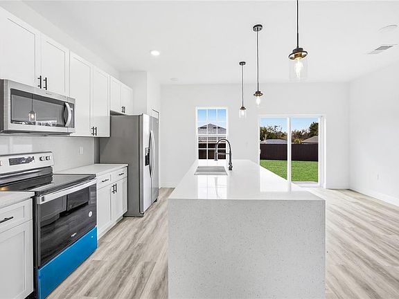 3rd image of 3324 SW 137th Loop