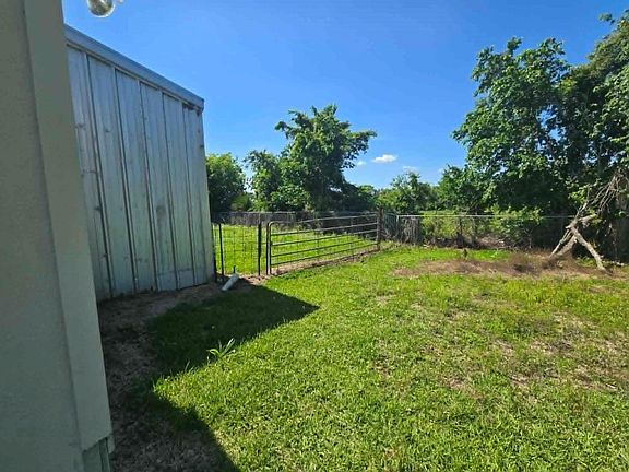5th image of 1115 Delany Rd
