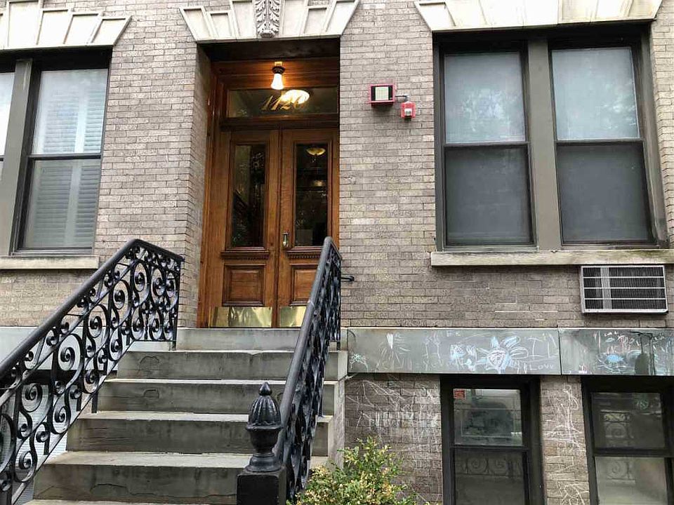 1st image of 1120 Hudson St APT 2