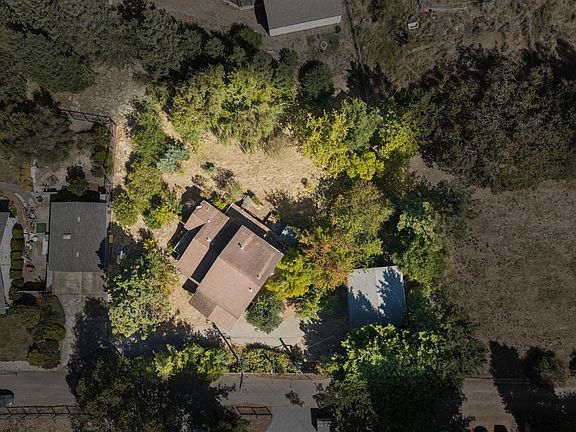 3rd image of 1221 Beattie Lane
