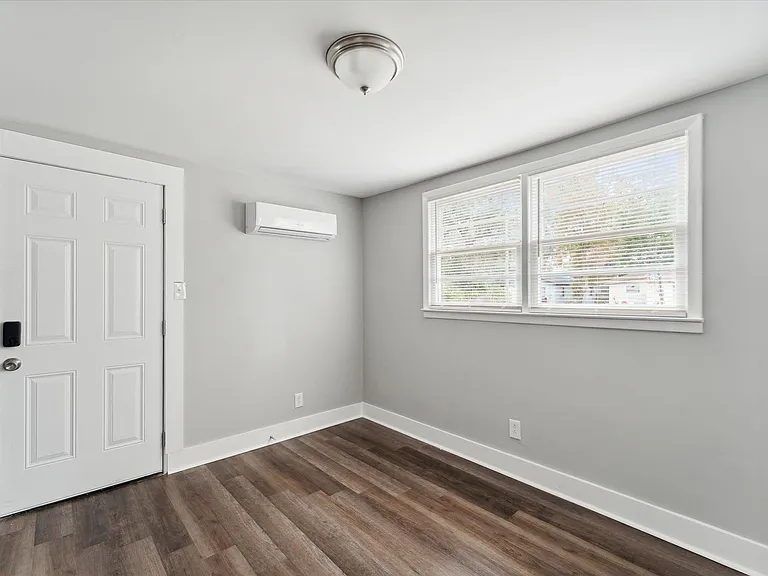 2120 E Gwinnett St — Photo 22