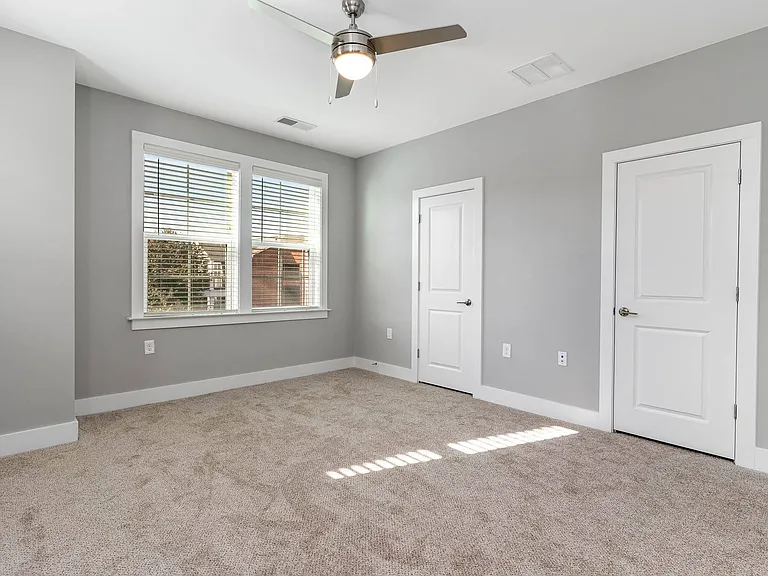 Barclay Place Apartments — Photo 35