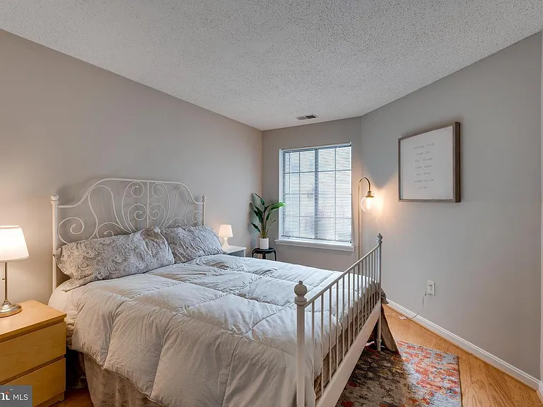 1611 Carriage House Ter #B — Photo 7