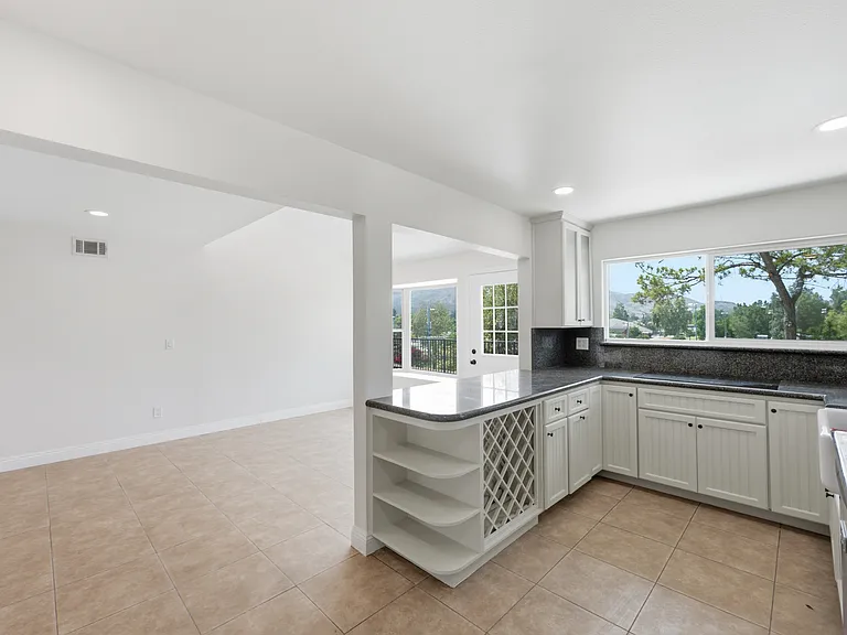 93 N Dewey Ave — Photo 9