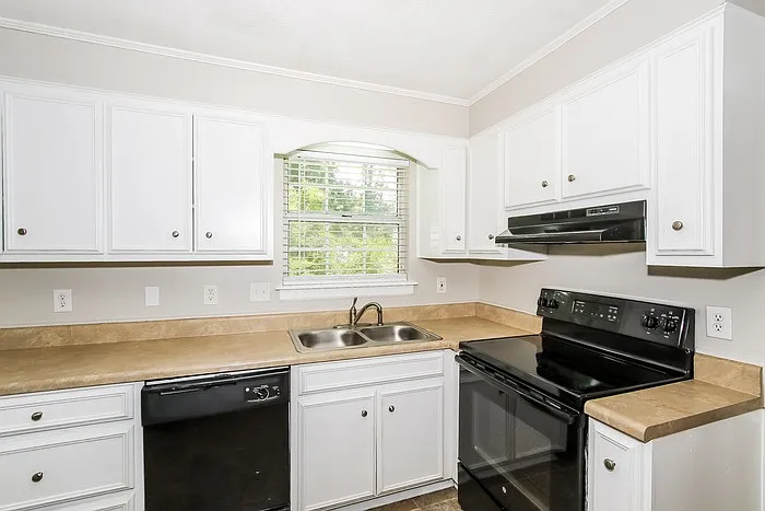 3025 Silverwood Dr — Photo 6