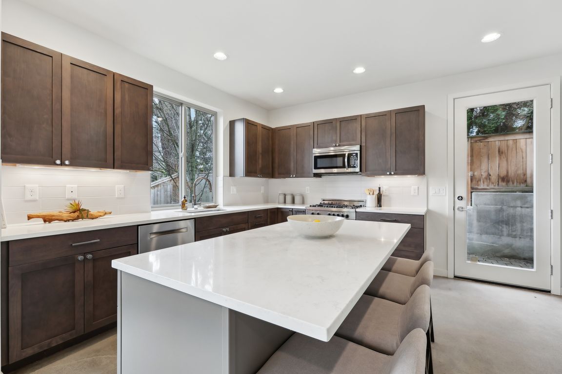 14th Ave W-012