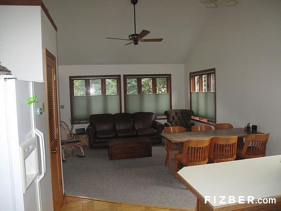 5th image of 186 Stowe Dr