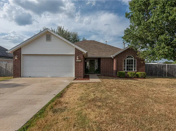1242 Fox Trail Dr, Elkins, AR 72727