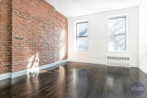 Rented by Plaza Real Estate Group | media 18