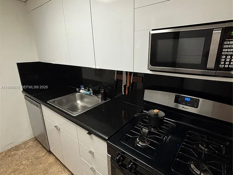 700 Biltmore Way #1004 — Photo 7