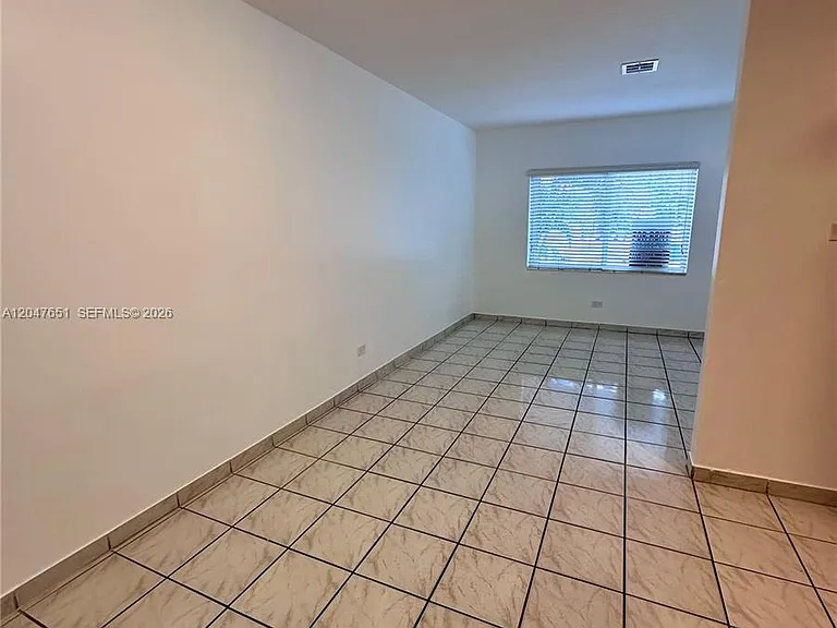 3743 SW 28th St #3743 — Photo 2