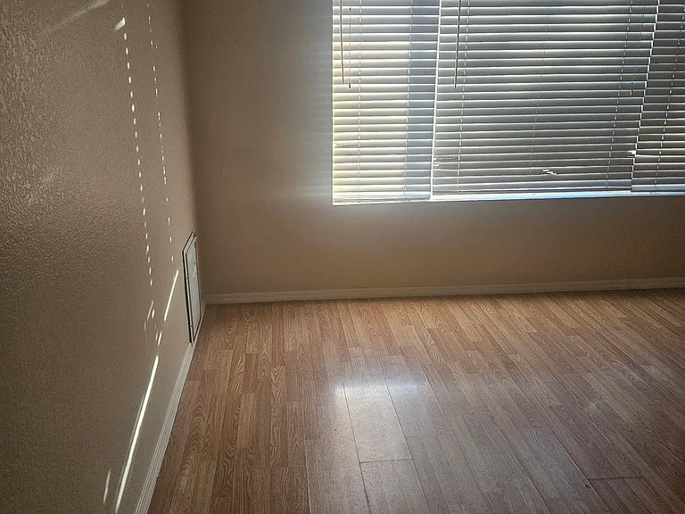 4636 W Laredo St — Photo 4