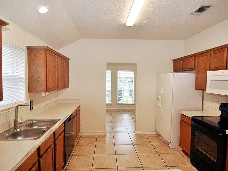 5324 Mirage Dr — Photo 7