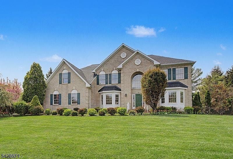 1st image of 39 Briarwood Dr