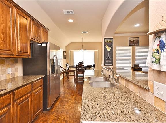 4th image of 125 Brook Hollow Ln
