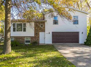 1253 Belmont Pkwy NW, Cedar Rapids, IA 52405