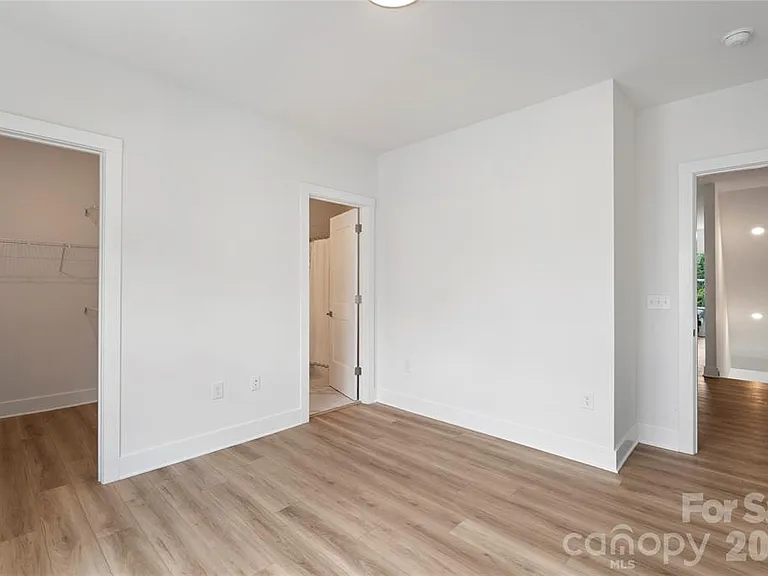 3423 Holabird Ln — Photo 11
