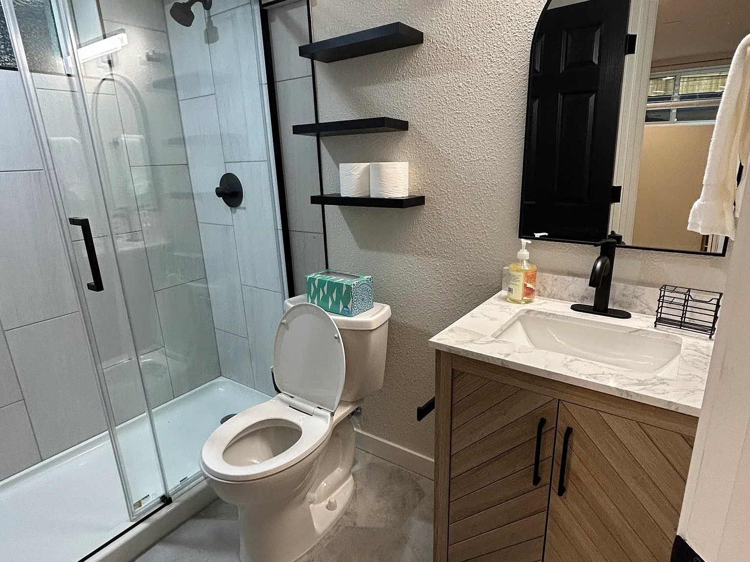 2 bed, 800 sqft, $2,390 — Photo 3