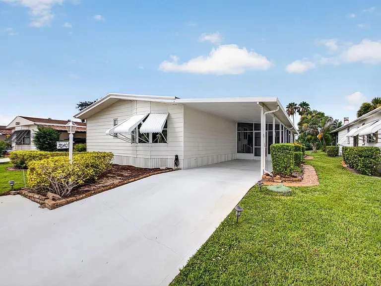7640 SE Shenandoah Dr — Photo 4