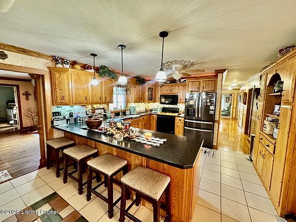 2nd image of 204 Armory Hl