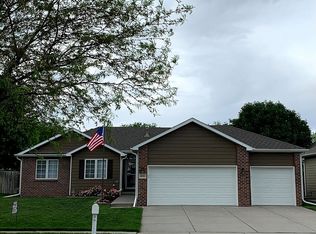 1830 Shooting Star Dr, Lincoln, NE 68521