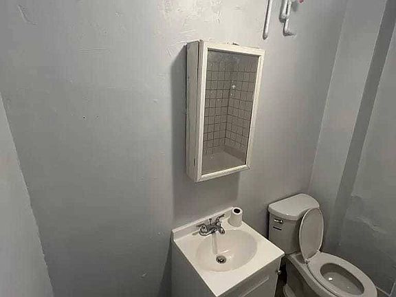 5th image of 8927 S Muskegon Ave #1B