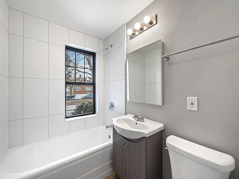 Bella Casa Apartments — Photo 29