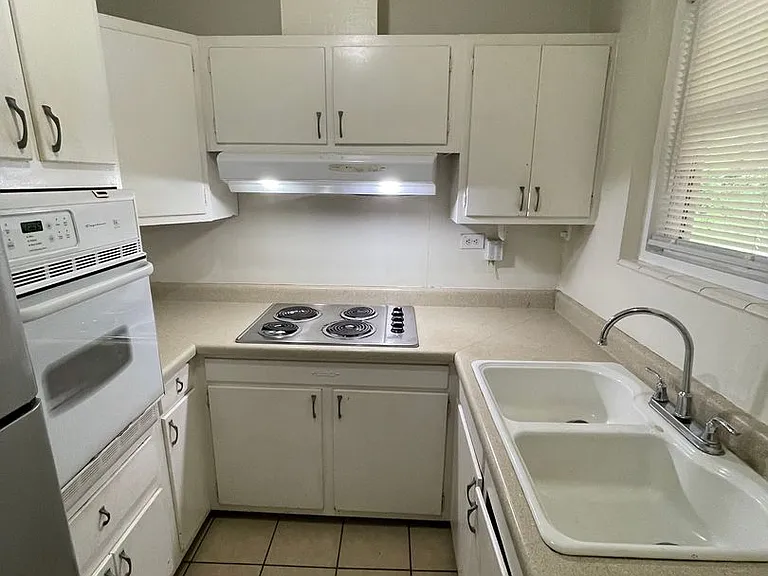 1025 Venita Dr — Photo 4