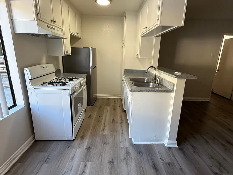 17831 Lassen St — Photo 6