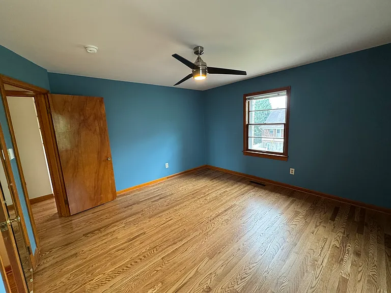 804 Elmwood Ln — Photo 16
