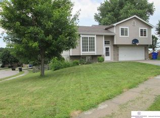 17614 H Cir, Omaha, NE 68135