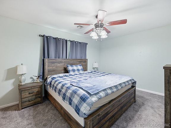 5th image of 6403 W 4915th