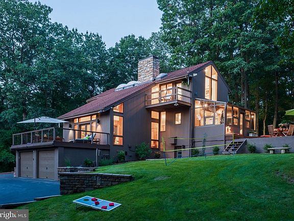 2nd image of 725 Laurel Ridge Rd