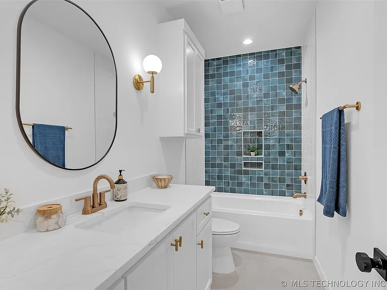 515 W El Paso St — Photo 61