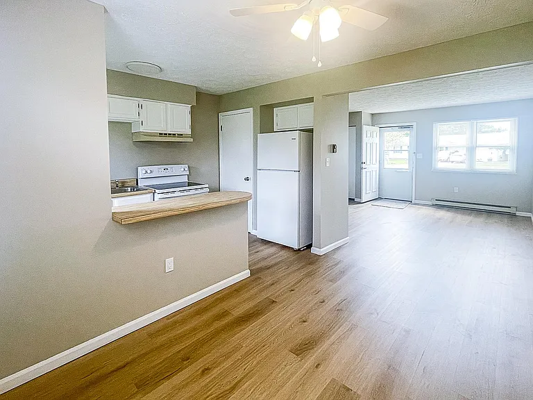 1312 Spring Village Dr — Photo 7