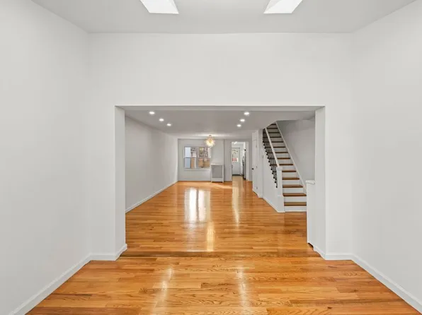 4622 Avenue M image 3 of 31