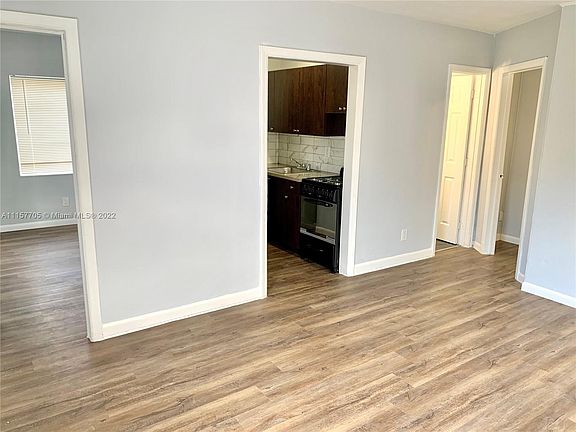 5th image of 2319 Adams St #24