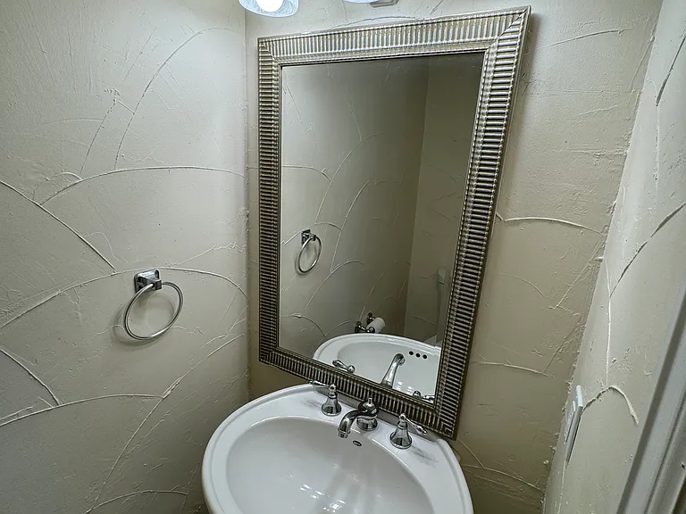 1065 University Ave #101 — Photo 9